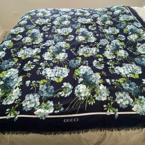 Gucci Bloom wool & silk scarf